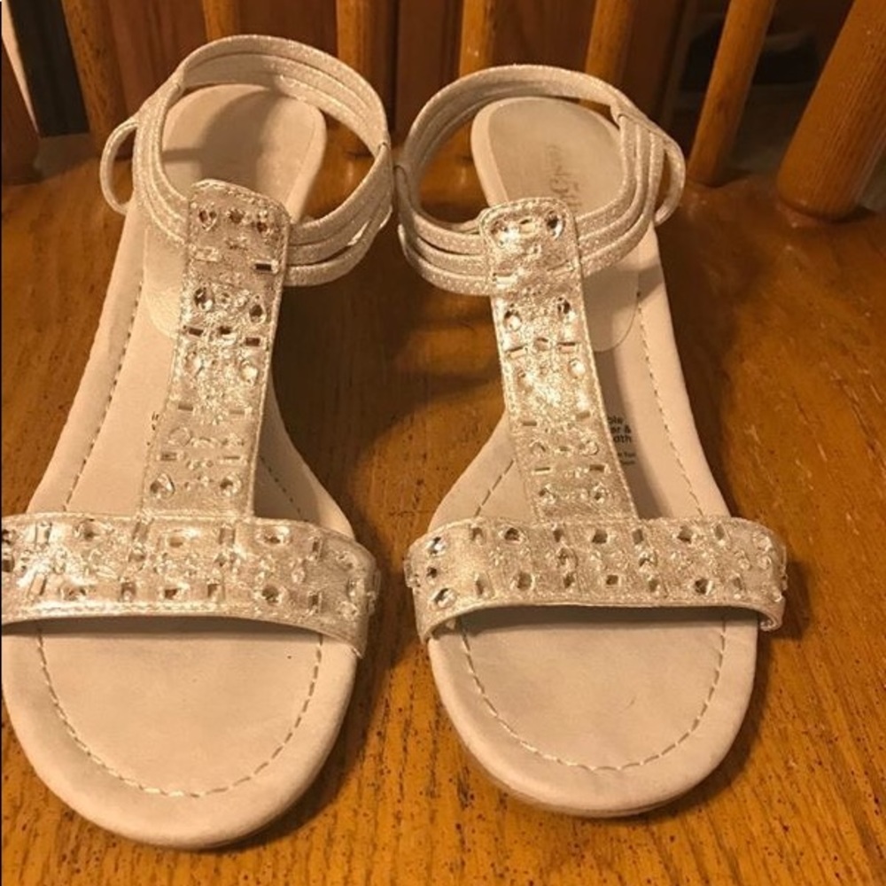 East 5th Sandles 9M Silver with embellishments